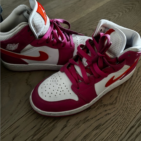 Kids Air Jordan mids - Picture 2 of 2